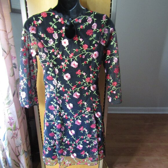 Zunie Embroidery Floral Mesh Dress - Picture 2 of 8